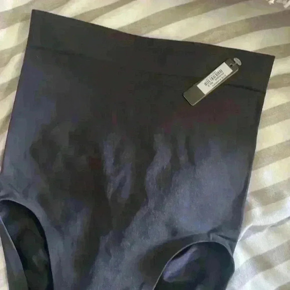 SKIMS - NWT BONDED HIGH WASTED Brief Sz M Color Onyx - Picture 10 of 10